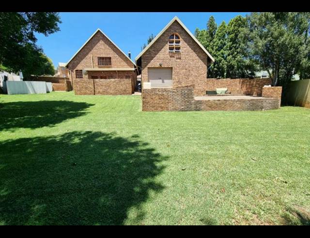 4 BEDROOM HOUSE FOR SALE IN OAKDENE